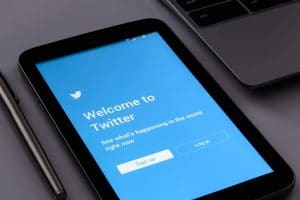 A Twitter új térhódítása az élő hírszolgáltatás, amelyet a Bloomberg hírügynökséggel valósít meg